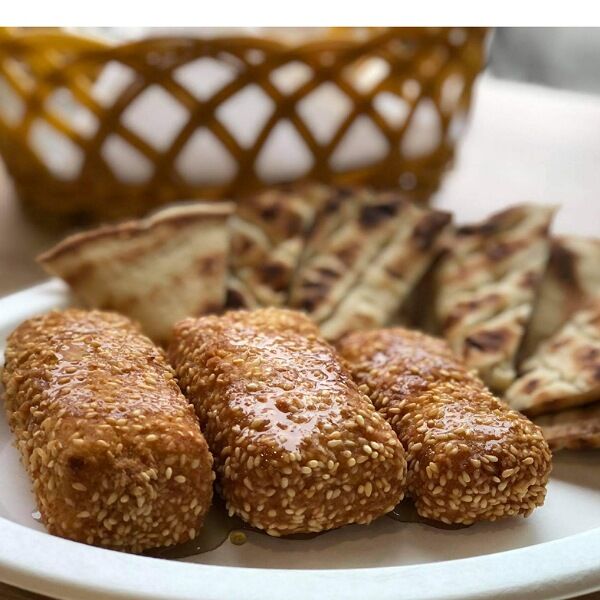 ORYGINALNA GRECKA FETA SAGANAKI W PANIERCE Z SEZAMEM POLANA MIODEM 