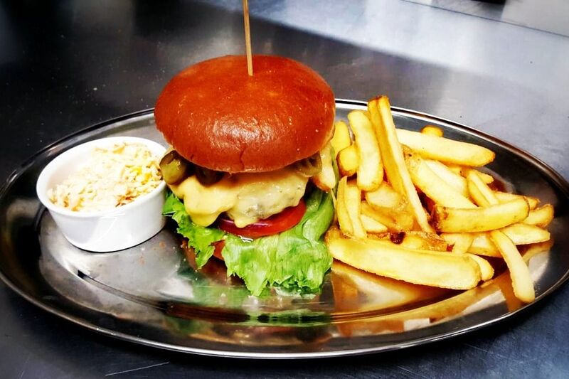 PUSZNE BURGERY Z 100 % WOŁOWINY 