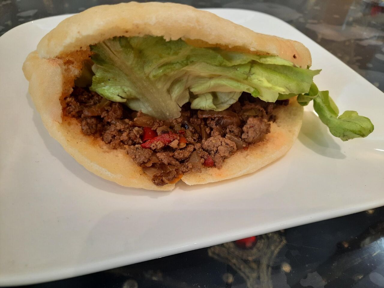 Sandwich viande hachée oignons poivrons 6€