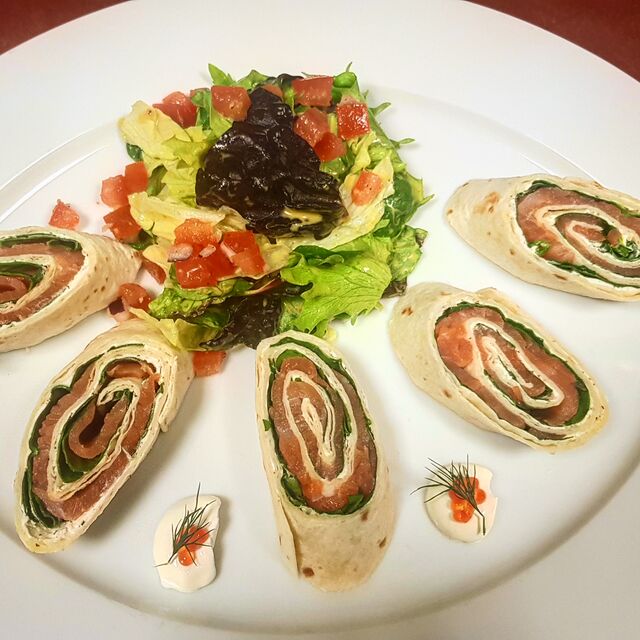 Lachsfrischkäseröllchen