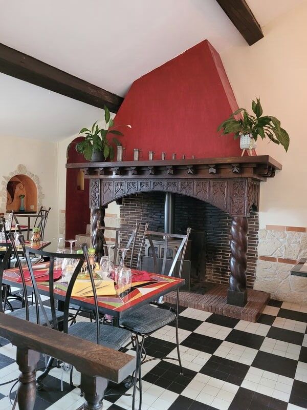 Cheminée salle du haut