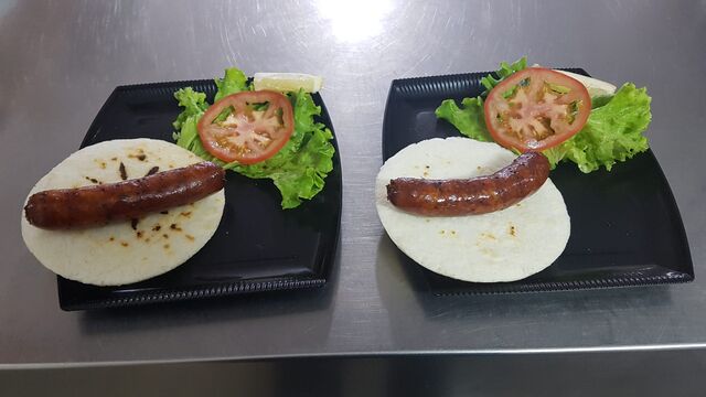 Arepa 100% maiz y auténtico chorizo santarrosano