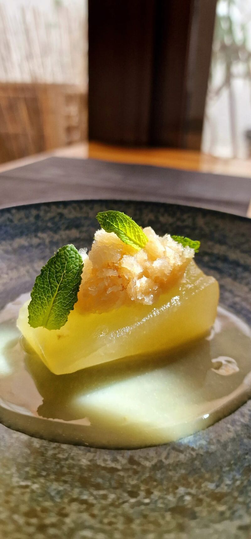 Melón osmotizado en mistela y hierbabuena,nieve de su jugo y horchata de melón 