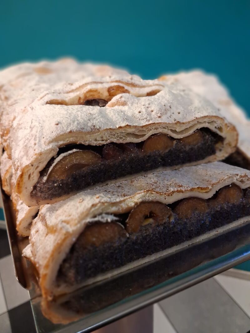 Makovo-švestkový závin