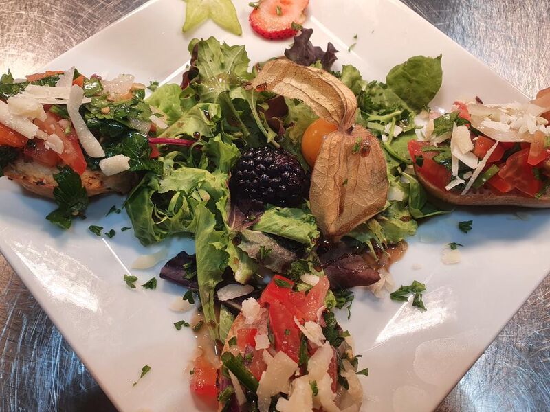 Frische Bruschetta als Vorspeise gefällig!