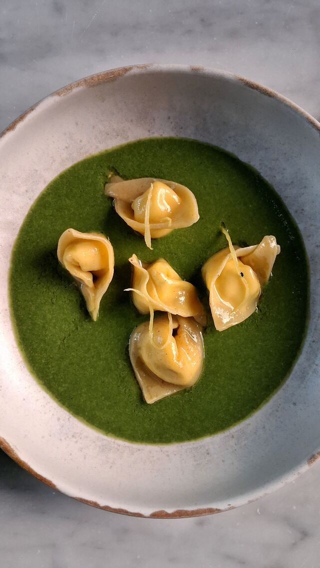 RAVIOLI DI RICOTTA,LIMONE,CREMA DI BORRAGINE.