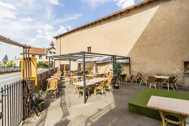🎤Notre terrasse avec l'estrade pour les Festivités