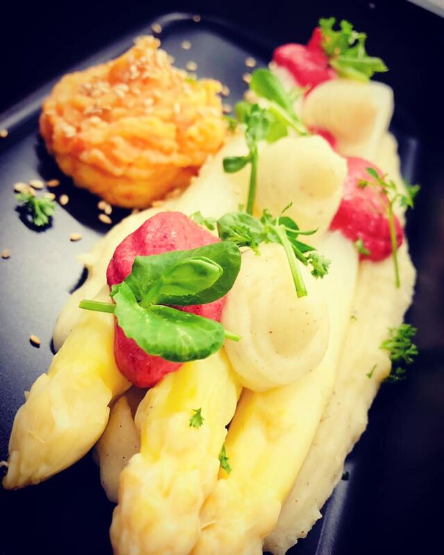 Nos plats originaux qui changent chaque semaine pour le plaisir des pupilles et ensuite des papilles ...