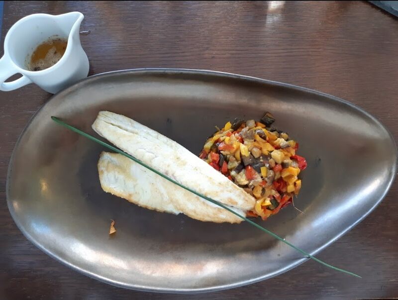 Filet de bar meunière petits légumes ratatouille