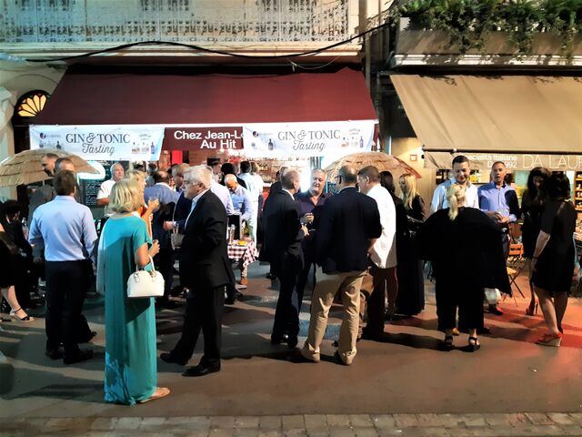 Une soirée Anglaise à thème (vins et gins )très réussie .