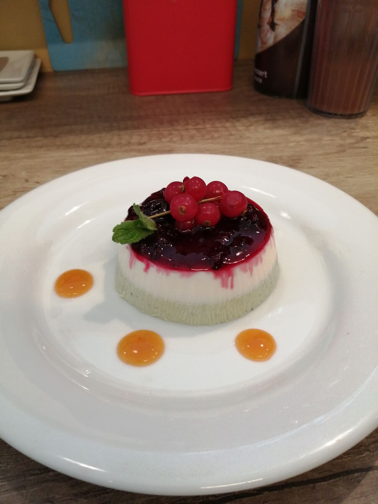 Panna cotta en duo (fruits rouges et thé Matcha)