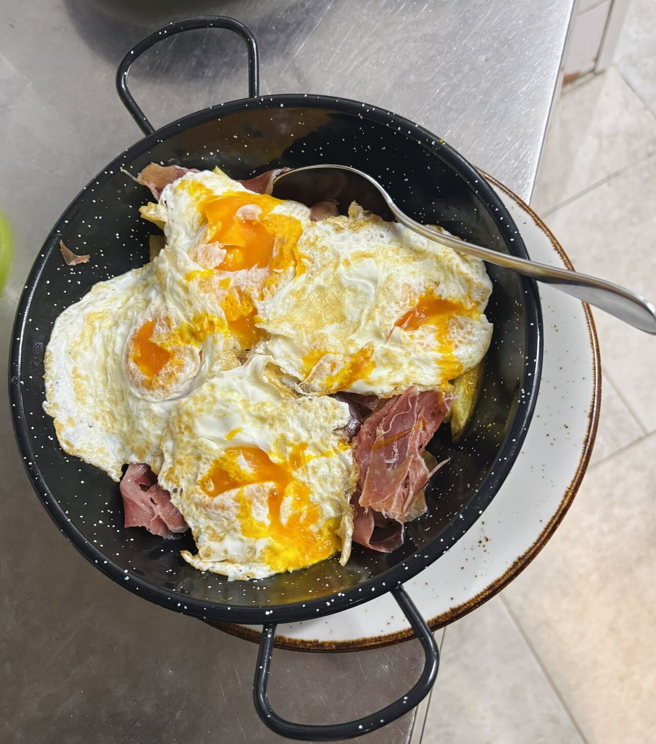 HUEVOS ROTOS CON JAMÓN