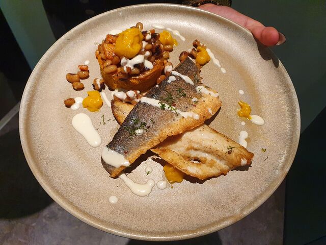 Lavraki mit Kürbis und feta käse soße