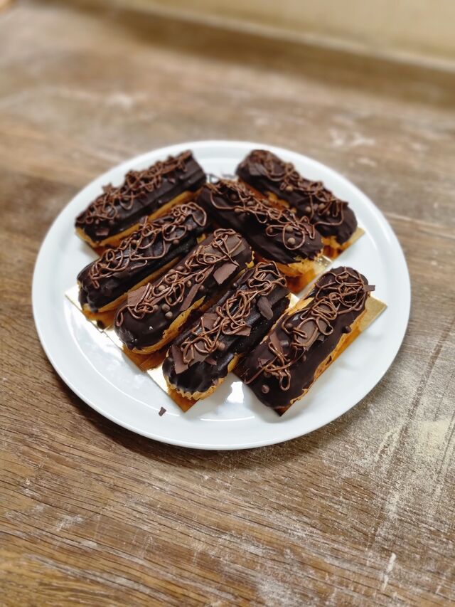 ECLAIR S ČOKOLÁDOU A POMERANČEM