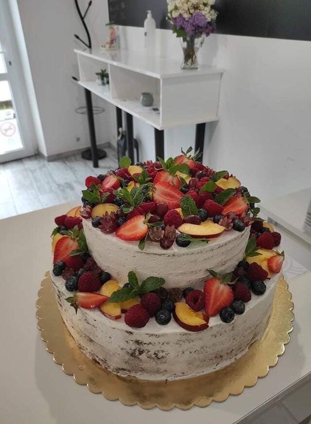 Gyümölcs torta esküvőre