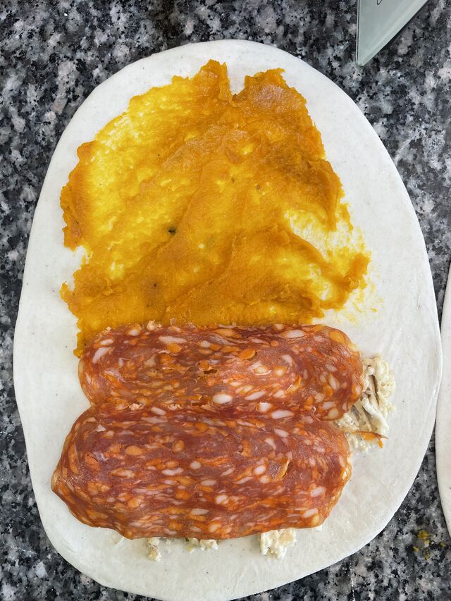 Crescione crema di zucca e patate e salame piccante 