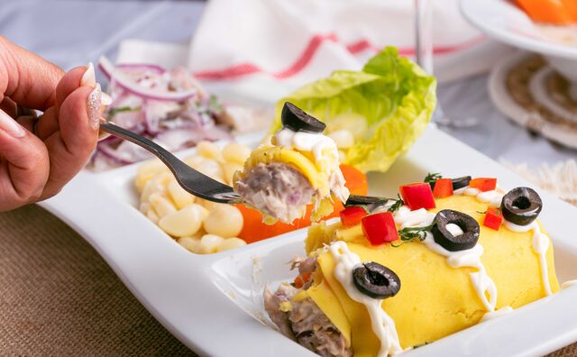 Matrimonio Marino ( Ceviche de pescado acompañado con Causa)