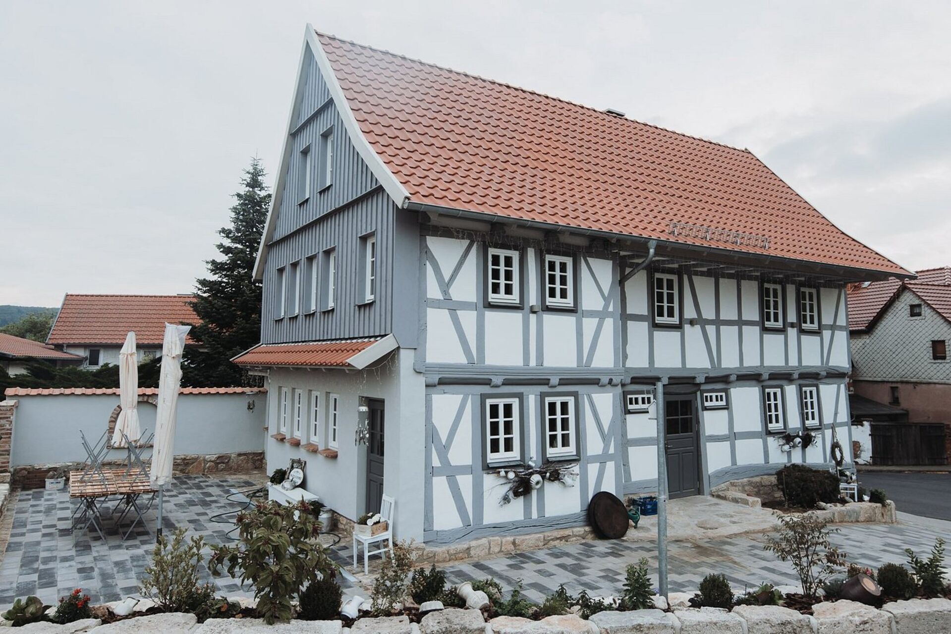 Unser gemütliches Cafe befindet sich in einem charmanten Fachwerkhaus...