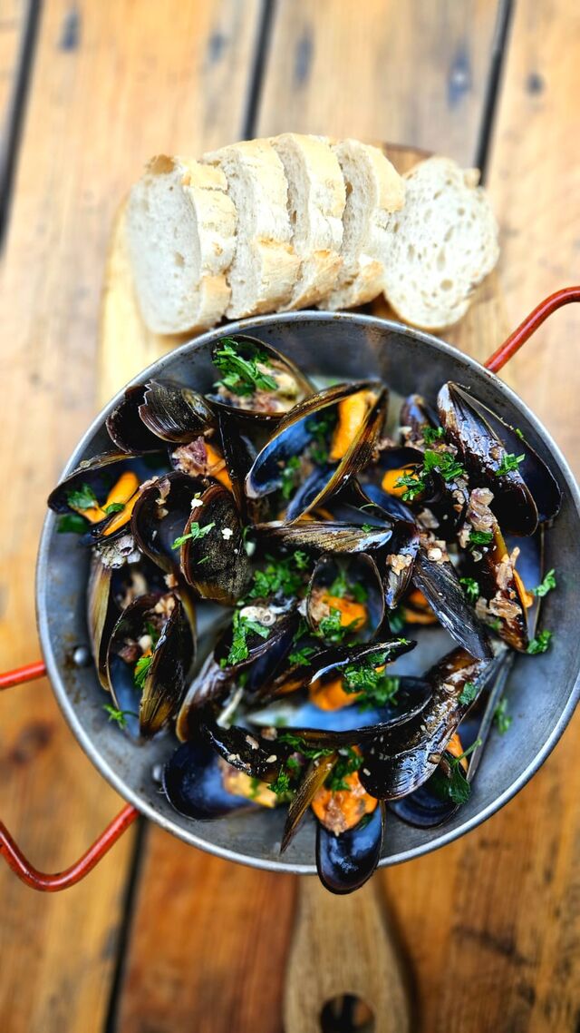 Mule z hiszpańskiej Galicji w białym winie i maśle. 