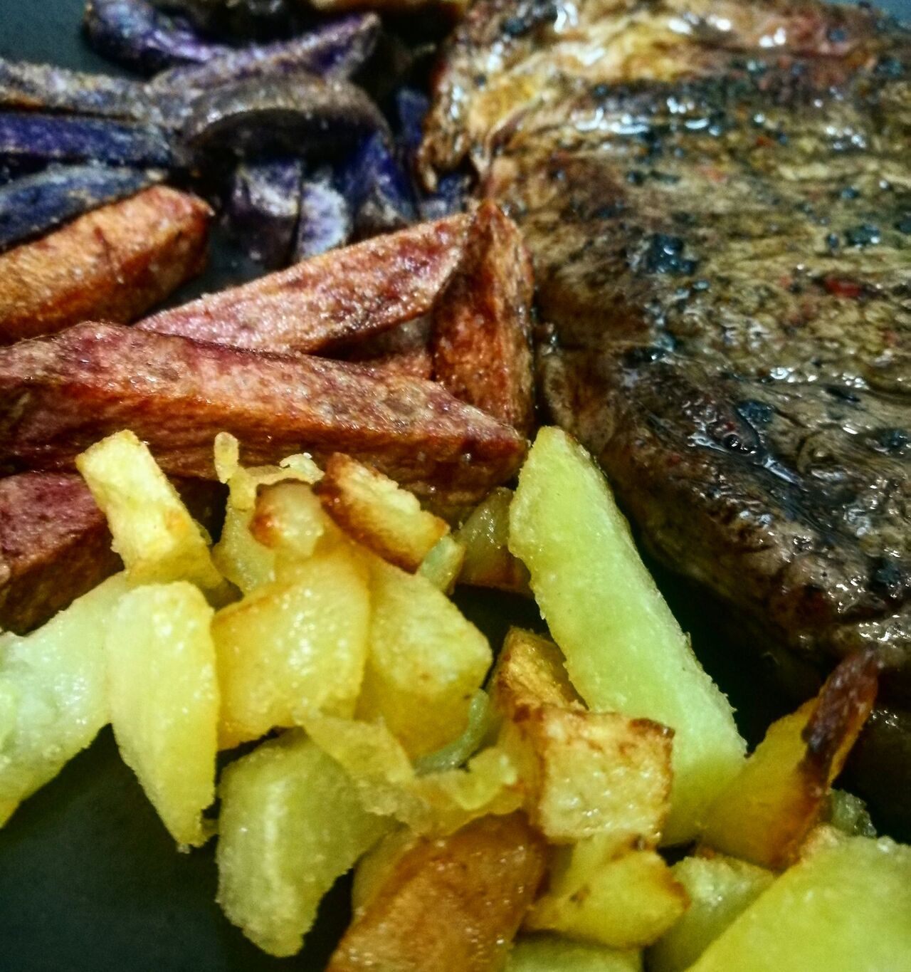 CHULETÓN CON PATATAS DE COLORES