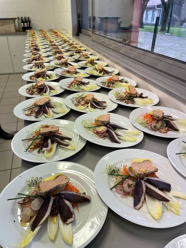 Entées sur demande.