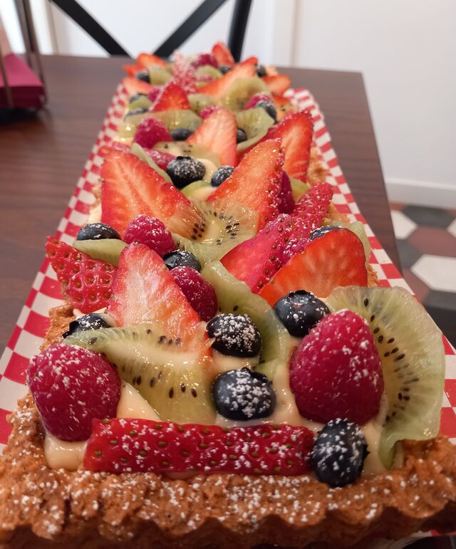 Crostata con crema pastelera y fruta fresca