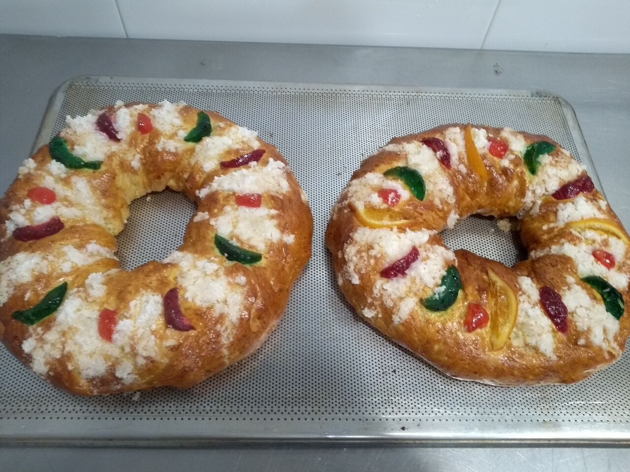 Delicioso Roscón de Reyes artesano de la casa, haga su reserva