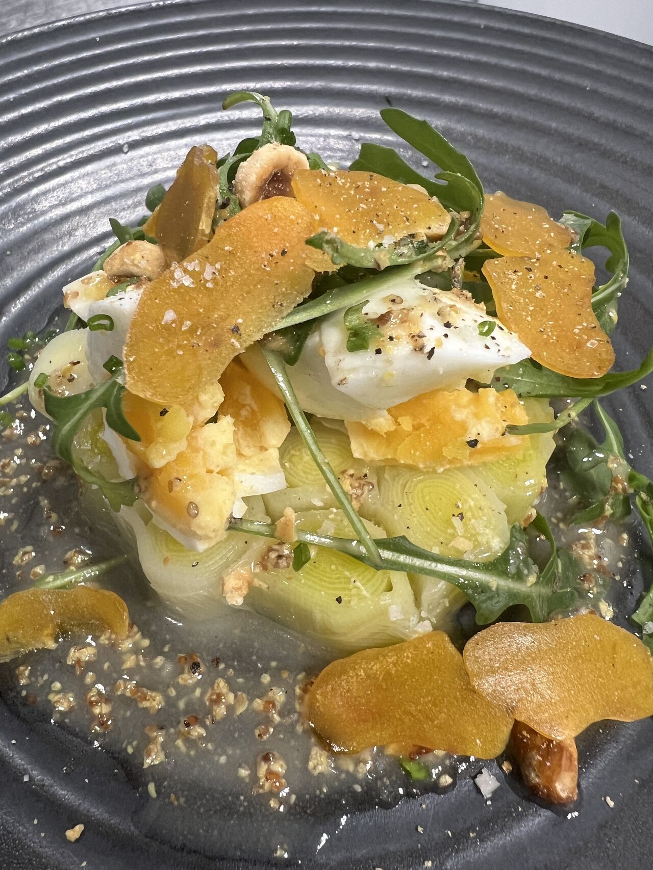 Les Poireaux en Vinaigrette à l’Huile de Noisettes, Poutargue et Oeuf Dur