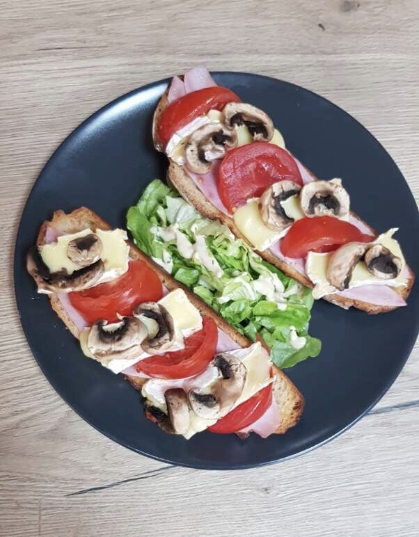 Laissez-vous tenter par nos tartines gourmandes !
Ici : A LA PARISIENNE 