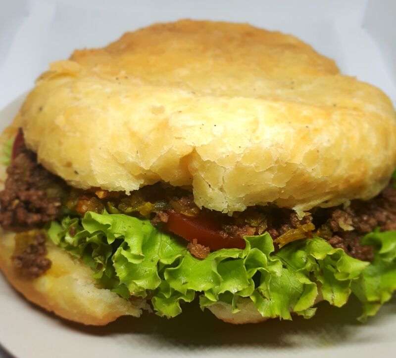 Bokit à la viande haché ( 8€00 )