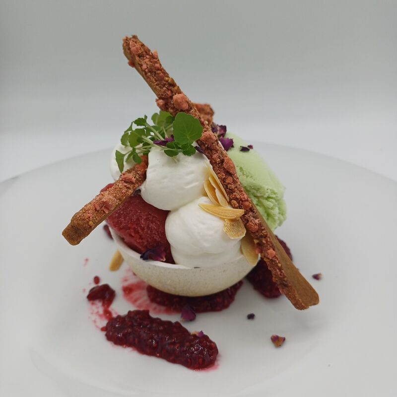 Vacherin glacé minute Chartreuse verte et framboise