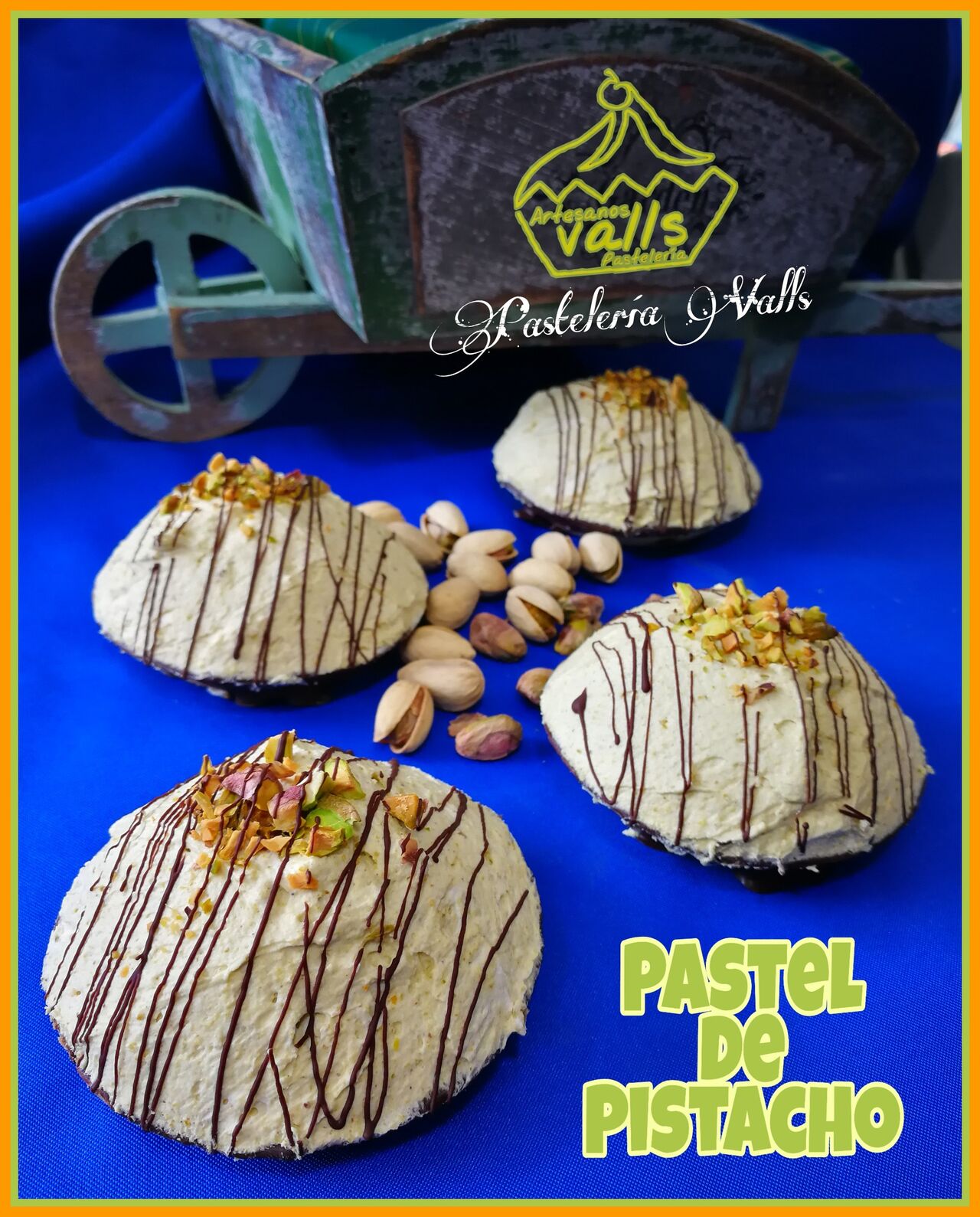 Caprichos de Pistacho.
Con una base de Pasta Brisa bañada en Chocolate.