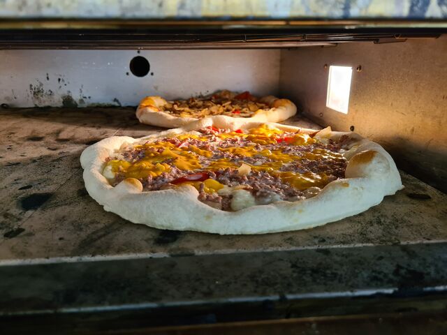 La pizza Burger en cours de cuisson.... 