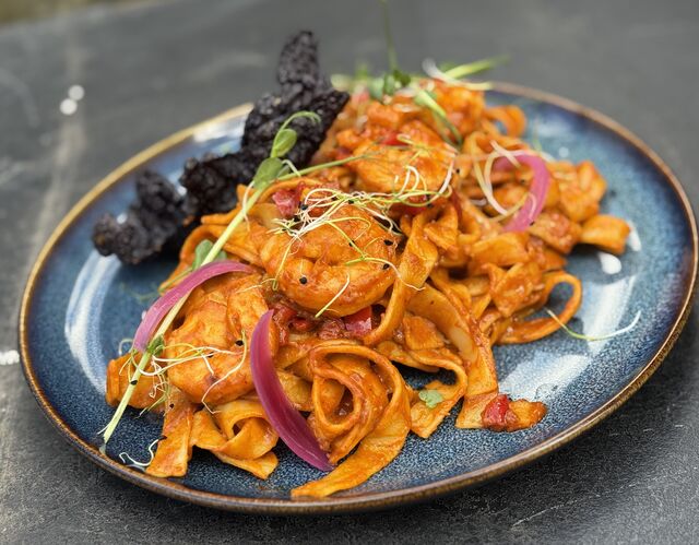 TAGLIIATELLE GARNÉLÁVAL ÉS SÜLT KÁPIA KRÉMMEL