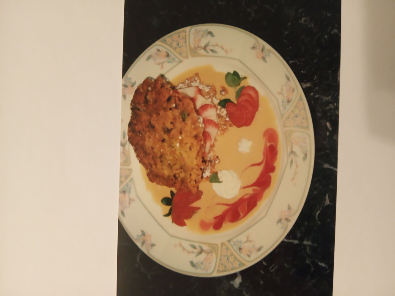 Croustillant de fraises guarriguette avec tuiles a l orange