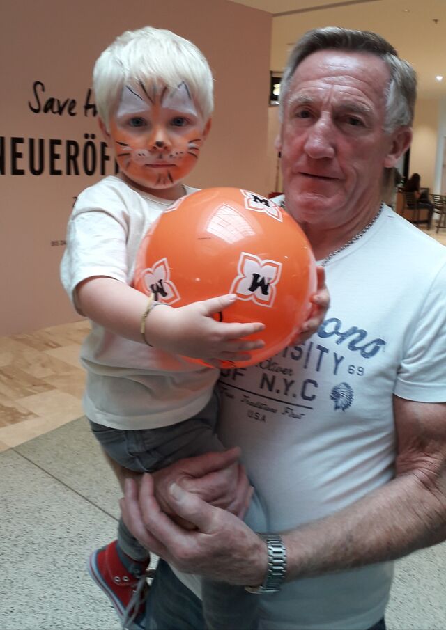 Jonas mit dem Opa ist auch da...