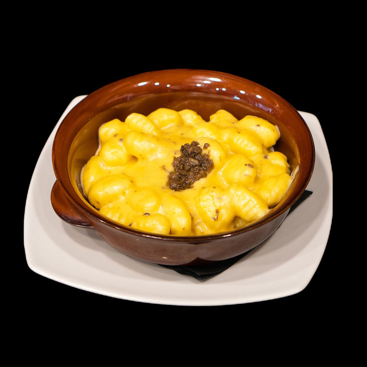 Gnocchi con fonduta e salsa tartufata 