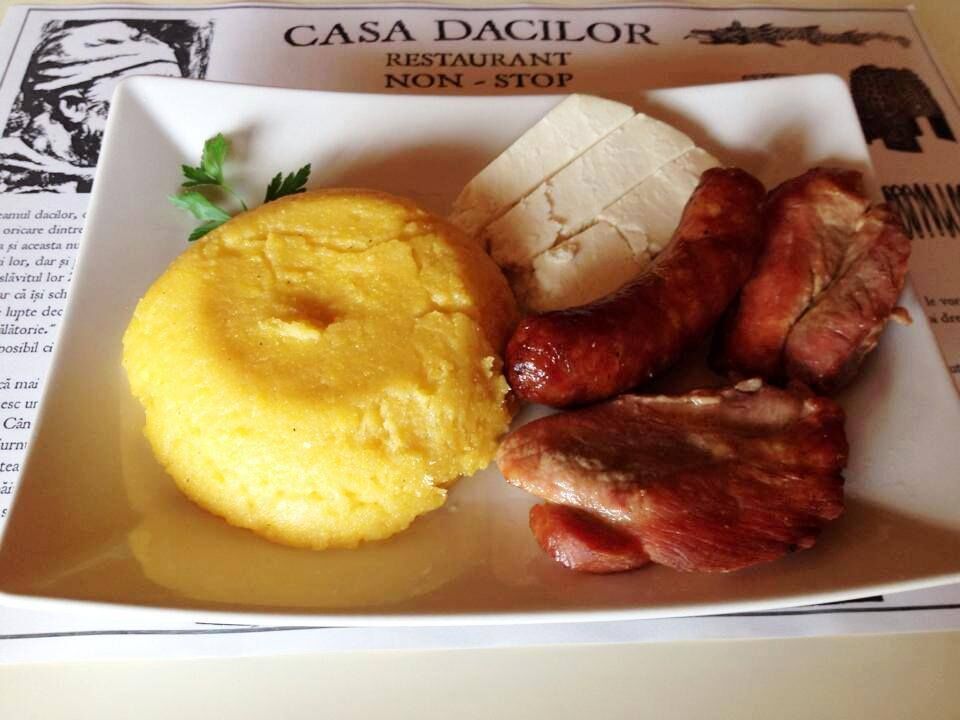 MAMALIGA CU CARNAT SI CEAFA 