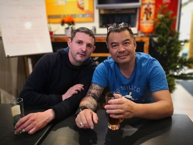 A droite, gérant & chef cuisinier O'connor