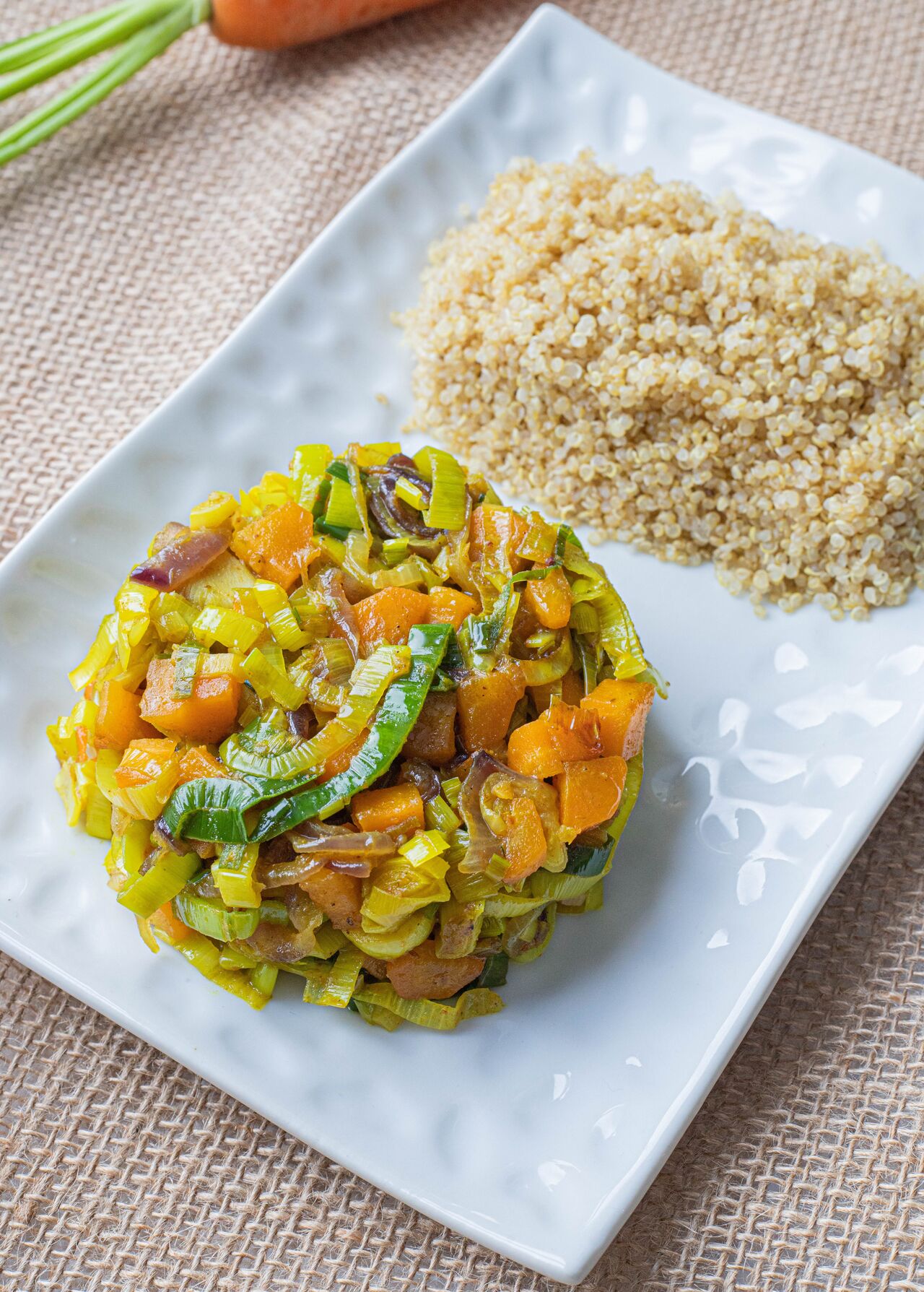 Quinoa servi avec des lentilles corail et aux légumes de saison à 16,90€