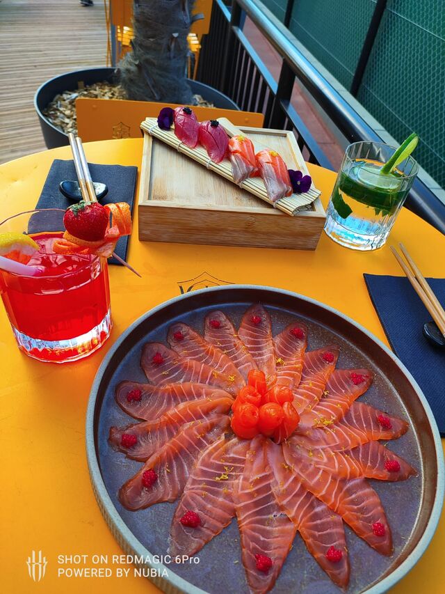 Cocktails and food nikkei - sushi bar 