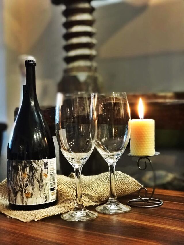 Wznieście toast naszym nowym, specjalnym winem CANVAS pet-nat 