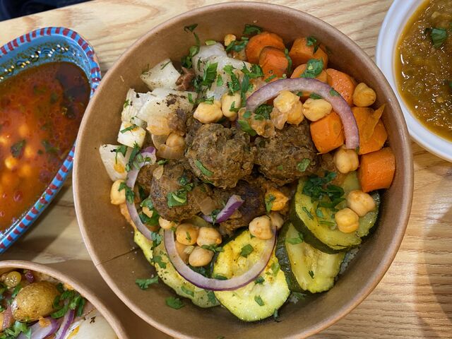 Couscous boulettes + 3 légumes au choix 