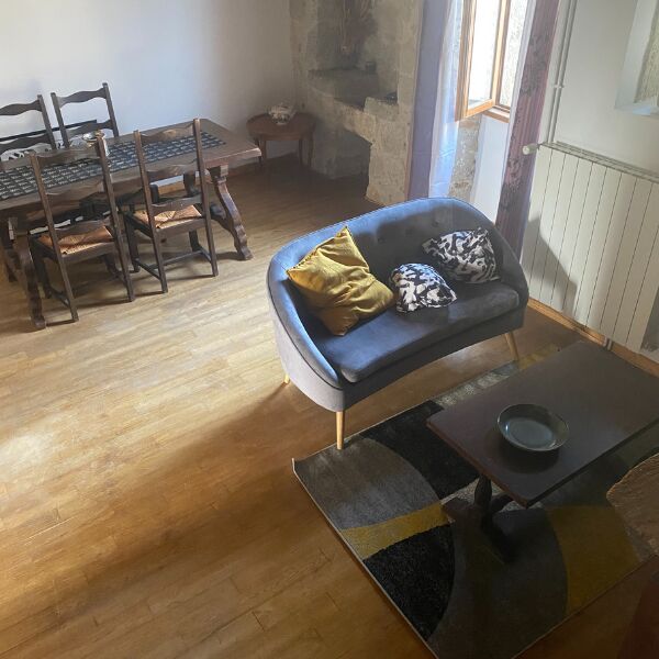 Espace détente tv salle à manger salon commun aux chambres d'hôtes