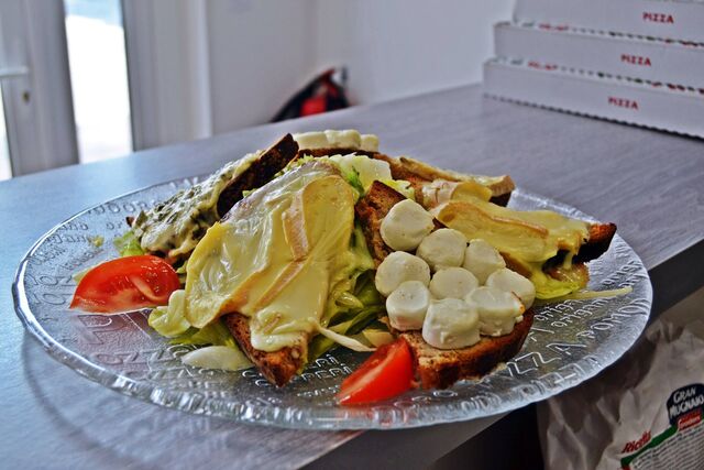 Salade aux trois fromages