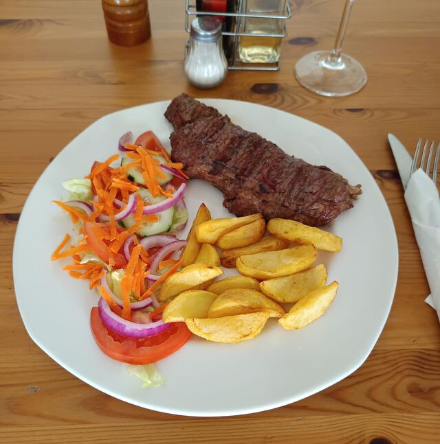Entrecot (incluye patatas y ensalada)