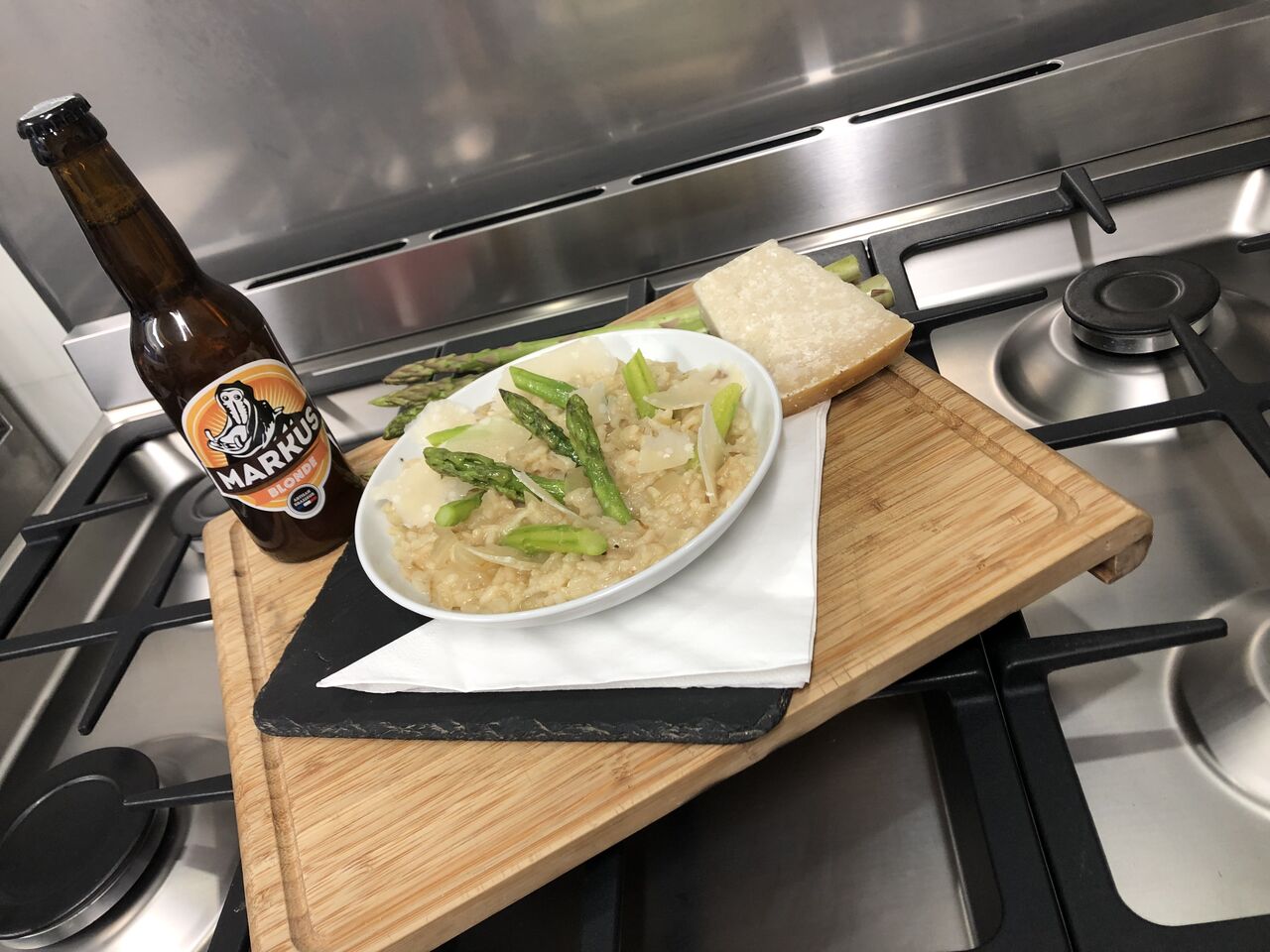 «  Le risotto aux asperges vertes et copeaux de parmesan »