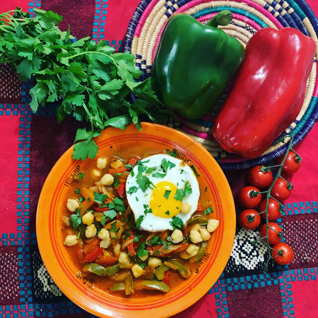 La shakshuka veggie
Cousine de la ratatouille
Poivron tomates oignons pomme de terre ail paprika raz el hanout Œuf 