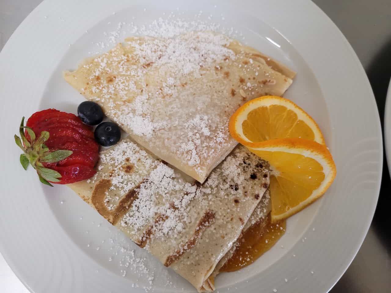 Palatschinken mit Aprikosenmarmelade 