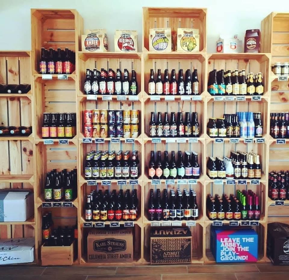 Le Wine & Chope vous propose diverses bières de différents pays à emporter ou à consommer sur place. 